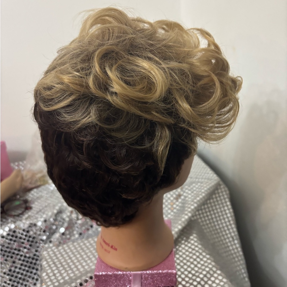 Stylish Blonde and Brown Wig - Picture 4 of 5